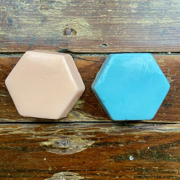 2 Bars The BEE Community Citrus Sunset & Rosemary Mint Goat's Milk Soap TX NIP - Picture 4 of 4